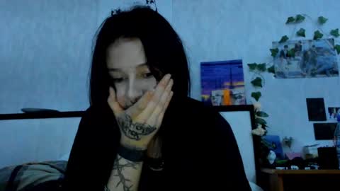 Snapshot of alinegreeeen chatting on December 7, 4:36 pm Aline Greeeen online show from December 7, 4:36 pm