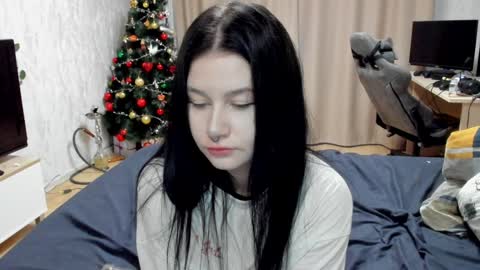 Snapshot of alinegreeeen chatting on December 12, 2:48 am Aline Greeeen online show from December 12, 2:48 am