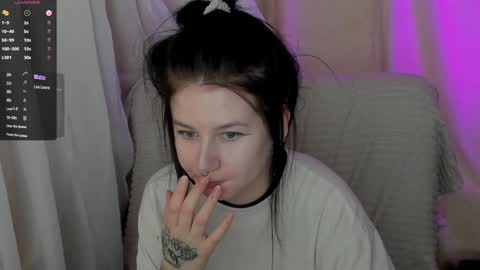 Snapshot of alinegreeeen chatting on February 6, 3:52 pm Aline Greeeen online show from February 6, 3:52 pm