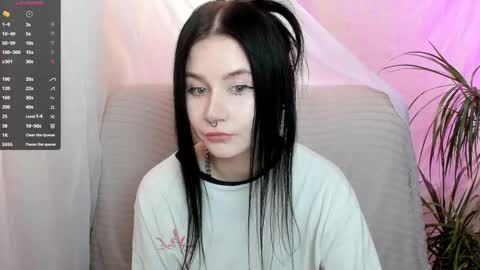 Snapshot of alinegreeeen chatting on March 8, 8:11 am Aline Greeeen online show from March 8, 8:11 am