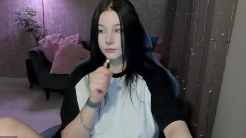 Snapshot of alinegreeeen chatting on October 31, 4:13 am Aline Greeeen online show from October 31, 4:13 am