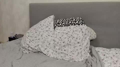 Snapshot of alinegreeeen chatting on November 8, 1:17 am Aline Greeeen online show from November 8, 1:17 am