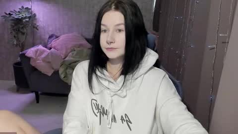 Snapshot of alinegreeeen chatting on November 25, 8:36 am Aline Greeeen online show from November 25, 8:36 am