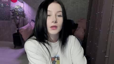 Snapshot of alinegreeeen chatting on December 15, 6:06 am Aline Greeeen online show from December 15, 6:06 am