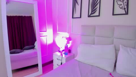     online show from February 7, 9:04 pm