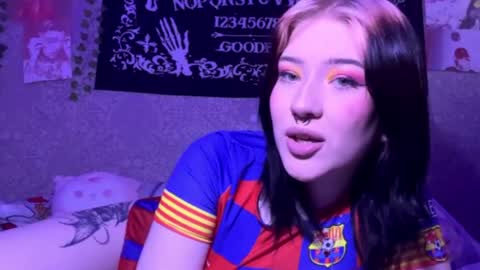 Snapshot of alisha_sky_ chatting on June 4, 8:42 am alisha_sky_ online show from June 4, 8:42 am