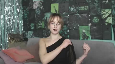 Snapshot of alishakelly chatting on October 31, 5:52 am alishakelly online show from October 31, 5:52 am