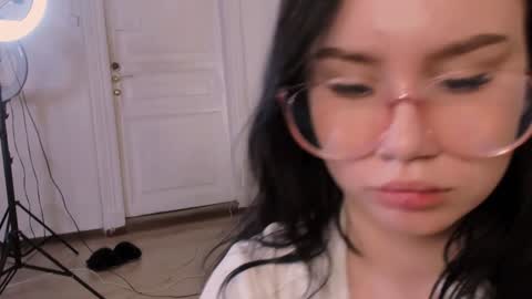 Alisia online show from February 4, 9:17 am