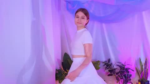 Alisia online show from December 3, 7:10 am