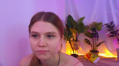 Alisia online show from December 5, 1:06 pm