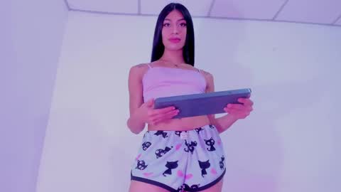 Snapshot of alisiacollinsss chatting on December 3, 2:05 pm Alisia online show from December 3, 2:05 pm