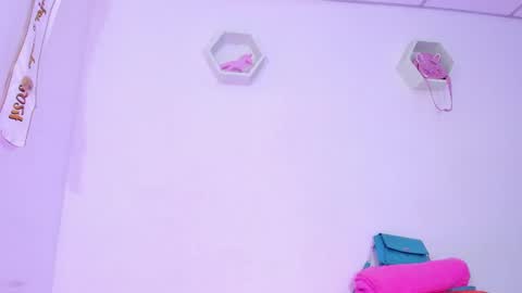 Snapshot of alisiacollinsss chatting on December 4, 8:18 pm Alisia online show from December 4, 8:18 pm