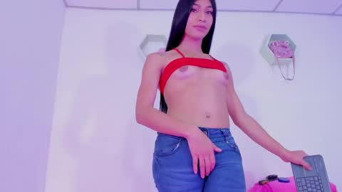 Snapshot of alisiacollinsss chatting on December 12, 8:21 pm Alisia online show from December 12, 8:21 pm