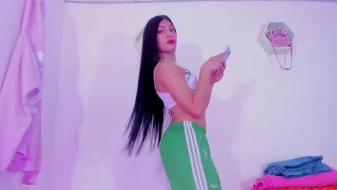 Snapshot of alisiacollinsss chatting on December 18, 8:14 pm Alisia online show from December 18, 8:14 pm