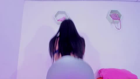 Snapshot of alisiacollinsss chatting on December 19, 7:29 pm Alisia online show from December 19, 7:29 pm