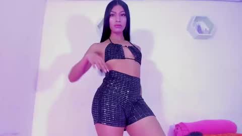 Snapshot of alisiacollinsss chatting on December 29, 3:24 pm Alisia online show from December 29, 3:24 pm