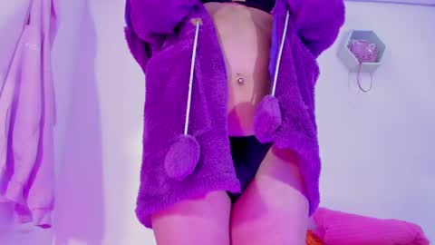 Snapshot of alisiacollinsss chatting on January 7, 5:01 am Alisia online show from January 7, 5:01 am