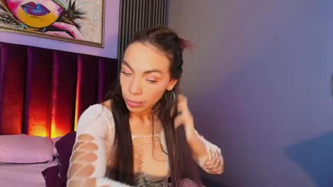 Snapshot of alison_bonnet chatting on October 19, 10:21 pm Alison Bonnet online show from October 19, 10:21 pm