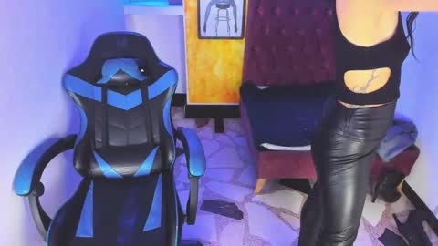 Snapshot of alison_moon7 chatting on September 22, 11:45 am ALISON MOON online show from September 22, 11:45 am