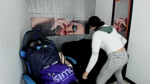 Snapshot of alison_moon7 chatting on October 2, 12:01 pm ALISON MOON online show from October 2, 12:01 pm