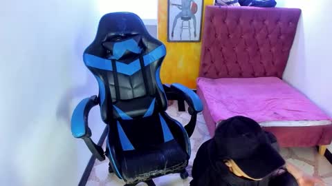 Snapshot of alison_moon7 chatting on October 20, 11:21 am ALISON MOON online show from October 20, 11:21 am