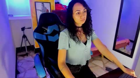 Snapshot of alison_moon7 chatting on October 24, 11:39 am ALISON MOON online show from October 24, 11:39 am