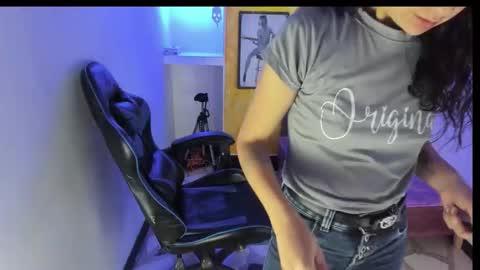 Snapshot of alison_moon7 chatting on October 29, 12:07 pm ALISON MOON online show from October 29, 12:07 pm