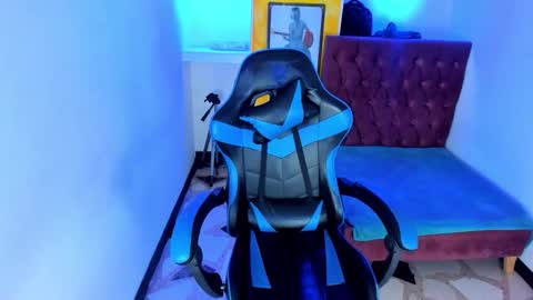 Snapshot of alison_moon7 chatting on November 18, 12:20 pm ALISON MOON online show from November 18, 12:20 pm