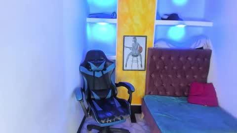 Snapshot of alison_moon7 chatting on November 21, 12:48 pm ALISON MOON online show from November 21, 12:48 pm