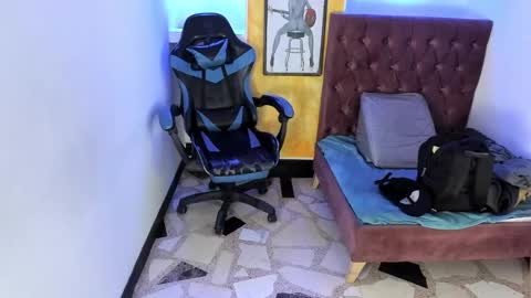 Snapshot of alison_moon7 chatting on November 28, 11:46 am ALISON MOON online show from November 28, 11:46 am