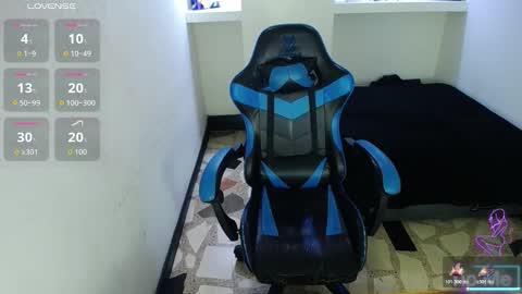 Snapshot of alison_moon7 chatting on December 3, 6:39 pm ALISON MOON online show from December 3, 6:39 pm