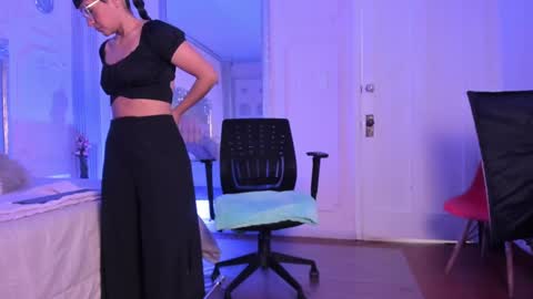 Alison Fishert online show from December 11, 12:02 pm