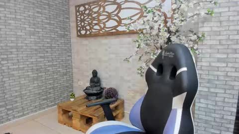 Snapshot of alisonn_doll chatting on October 29, 1:13 pm alisonn_doll online show from October 29, 1:13 pm