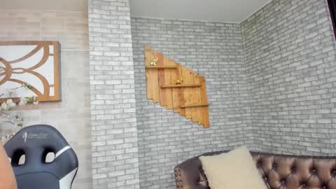 Snapshot of alisonn_doll chatting on November 15, 12:13 pm alisonn_doll online show from November 15, 12:13 pm