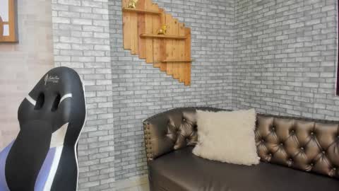 Snapshot of alisonn_doll chatting on November 27, 12:18 pm alisonn_doll online show from November 27, 12:18 pm