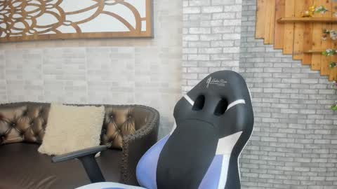 alisonn_doll online show from January 17, 7:17 pm