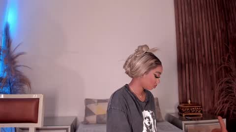 Alison Moon  online show from January 18, 10:17 am