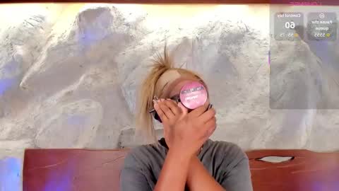 Alison Moon  online show from December 16, 10:04 pm