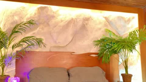 Alison Moon  online show from May 25, 10:49 pm