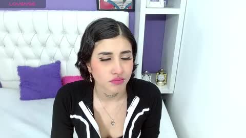 Snapshot of aliss_diiaz chatting on January 3, 8:54 pm aliss_diiaz online show from January 3, 8:54 pm