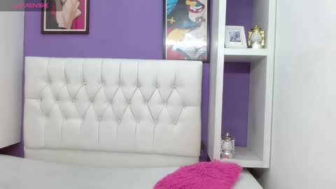 Snapshot of aliss_diiaz chatting on January 9, 2:01 am aliss_diiaz online show from January 9, 2:01 am