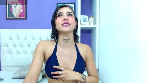 Snapshot of aliss_diiaz chatting on February 13, 10:54 pm aliss_diiaz online show from February 13, 10:54 pm