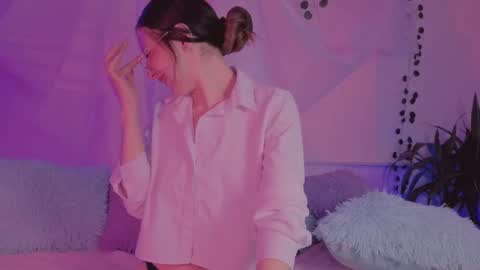 Mia online show from September 15, 10:10 pm