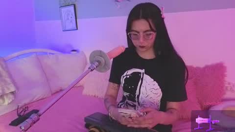 Snapshot of alissa_cute1 chatting on March 22, 8:23 pm Mia online show from March 22, 8:23 pm