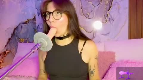 Snapshot of alissa_cute1 chatting on April 15, 8:31 pm Mia online show from April 15, 8:31 pm