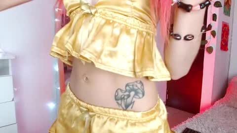alissesallie_ online show from December 6, 5:53 am