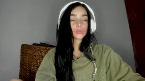 Snapshot of alisson369_ chatting on April 29, 9:13 am Alisson369 online show from April 29, 9:13 am