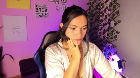 Snapshot of alisson_evans__ chatting on November 11, 11:21 am alisson_evans__ online show from November 11, 11:21 am