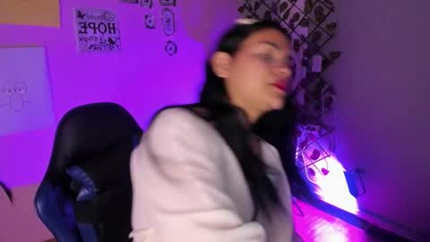 Snapshot of alisson_evans__ chatting on November 24, 11:32 am alisson_evans__ online show from November 24, 11:32 am