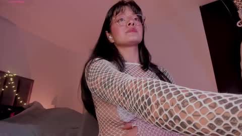 Snapshot of alisson_rocker chatting on November 6, 2:34 am online show from November 6, 2:34 am